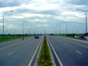 Mở rộng QL 1 và xây dựng đường cao tốc Bắc Nam